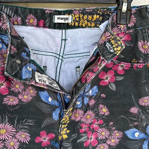 Wrangler Wanderer 622 Printed High-Rise Jeans in Collage Forage - Picture 4 of 11